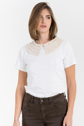 T-SHIRT CON COLLETTO RICAMATO FIORENZA AMADORI R2702
&nbsp; 