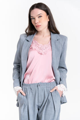 TOP IN RASO CON PIZZO E SPALLINA STRETTA FIORENZA AMADORI MM357.880
&nbsp; 