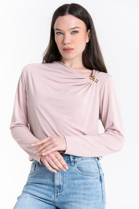 MAGLIA DRAPPEGGIATA CON DETTAGLIO GIOIELLO FIORENZA AMADORI 67020
&nbsp; 