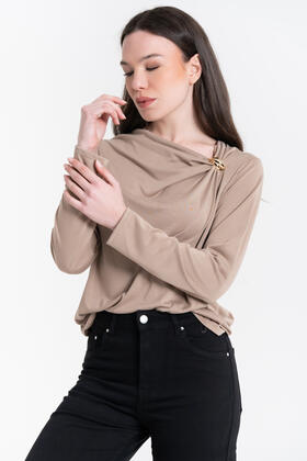 MAGLIA DRAPPEGGIATA CON DETTAGLIO GIOIELLO FIORENZA AMADORI 67020
&nbsp; 