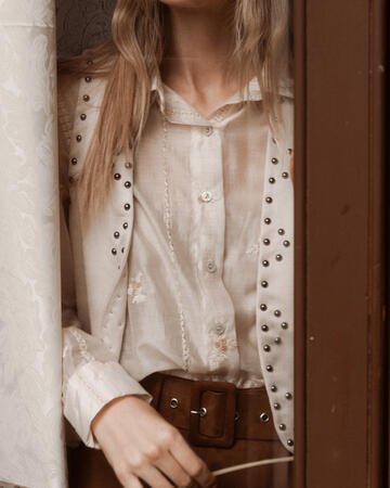 CAMICIA CON RICAMO FLOREALE FIORENZA AMADORI MC168.887&nbsp;