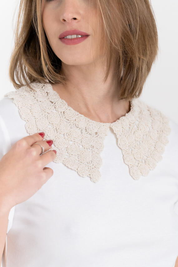 T-SHIRT CON COLLETTO RICAMATO FIORENZA AMADORI R2702
&nbsp;