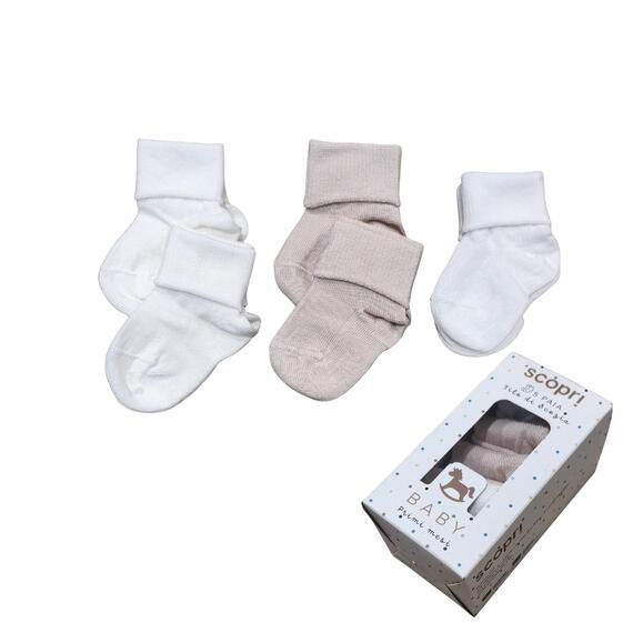 First month socks in lisle thread Discover Baby Coccola